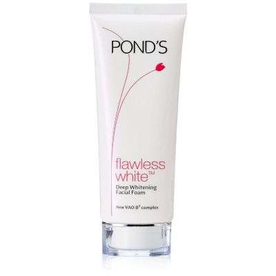 POND'S Flawless White Deep Whitening Facial Foam